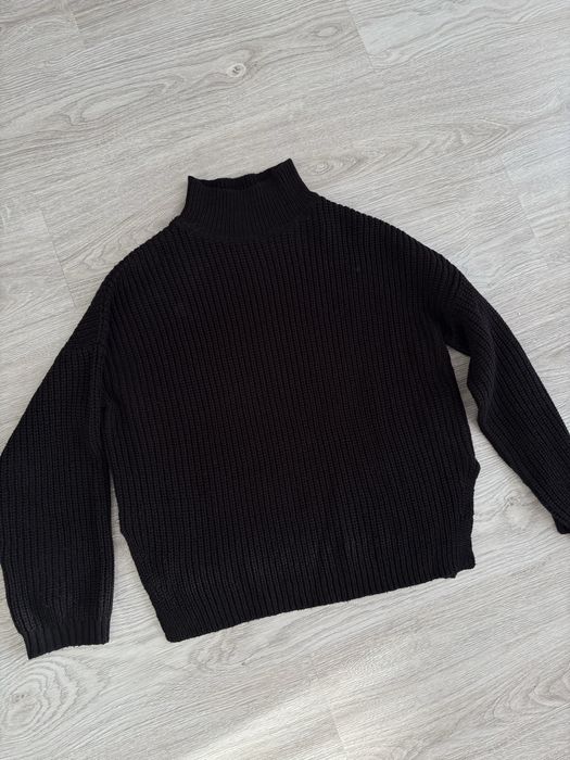 Czarny damski sweter z golfem m