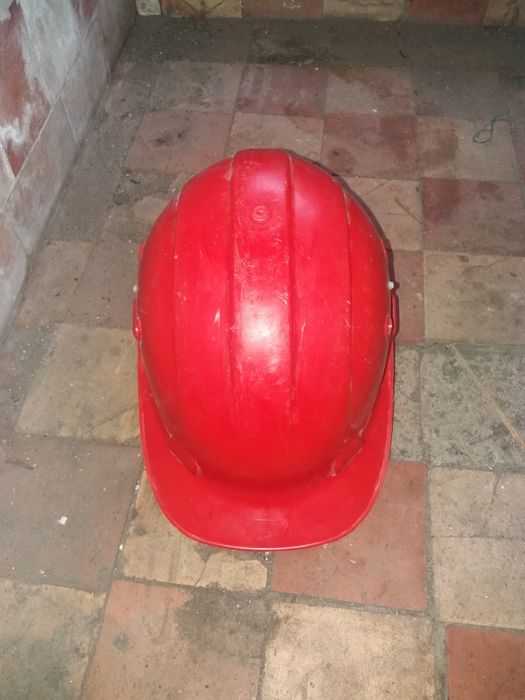 Строітельная каска новая.