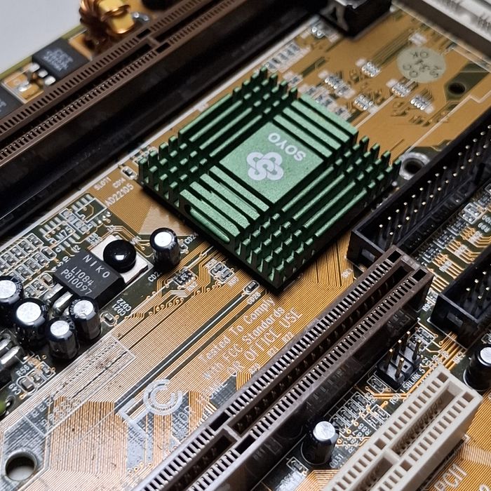 Płyta główna SOYO SY-6KL slot 1 AT ATX ISA AGP Retro pc