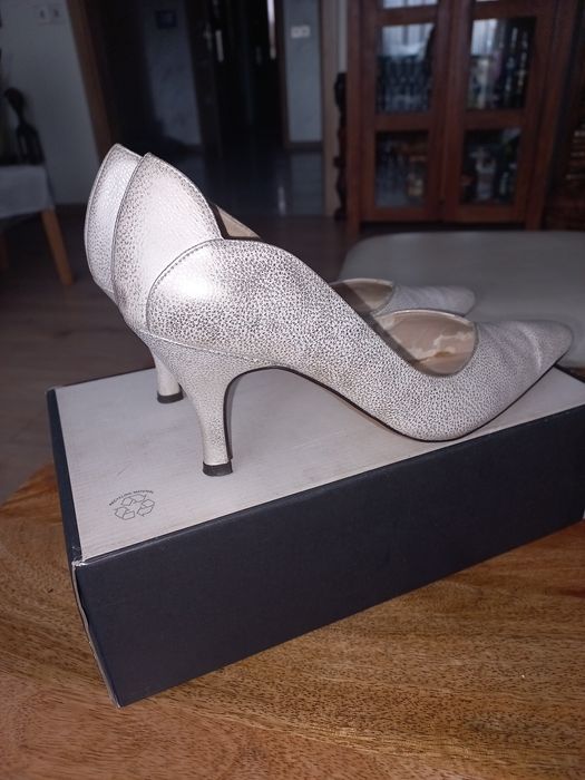 Piękne perłowe szpilki 38.5