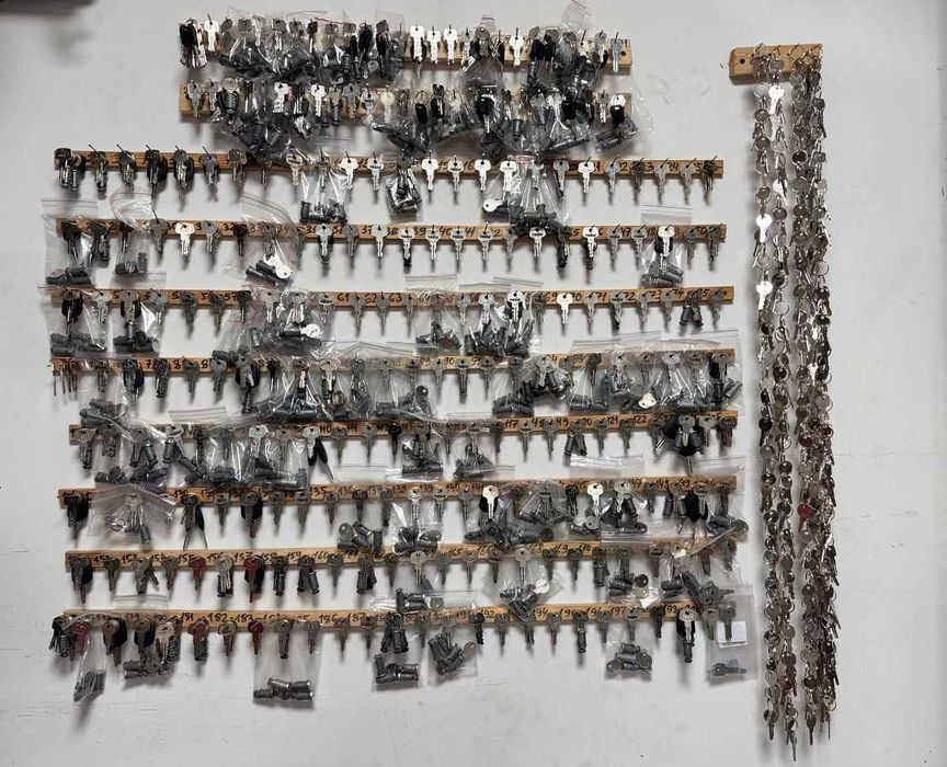 Thule запчастини ключі замки заглушки резинки кришки упори ремені