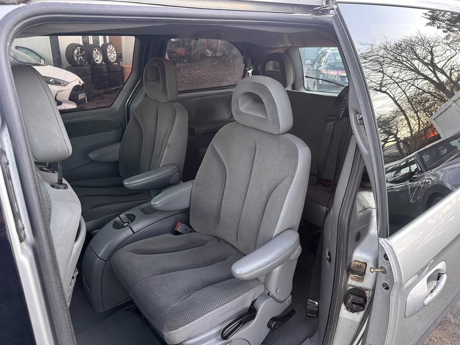 Chrysler Grand Voyager | 2.5 D 143KM|Manual|7 osobowe|Webasto|Hak|2004