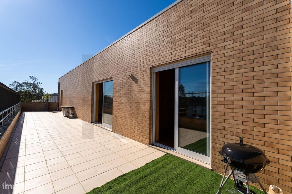 Penthouse T3 Duplex | 190 m2 | 77 m2 de Terraços | 2 Garagens | Pedros