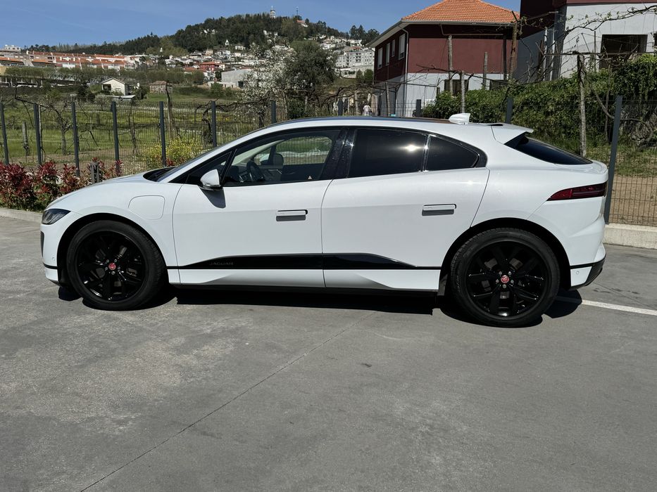 Jaguar I-Pace EV400 R-Dynamic HSE. Full extras