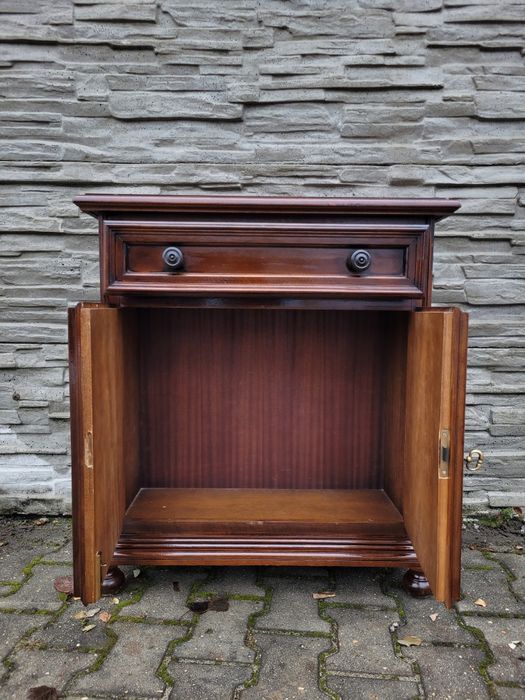 Zgrabna włoska komoda.