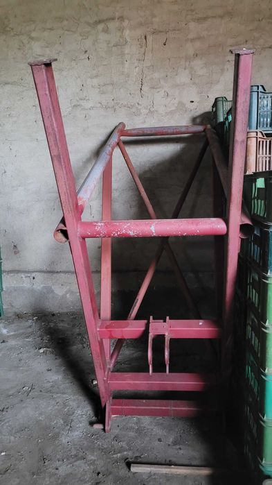 Stelaż do przewożenia pałąków do tuneli foliowych