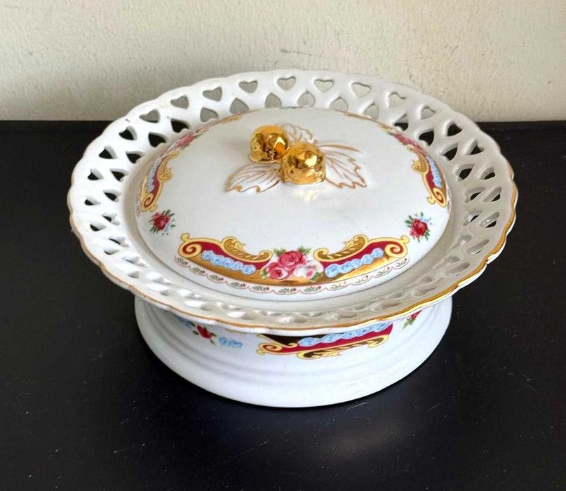 Bomboneira / Terrina em Porcelana Pintada à Mão - Estilo Clássico