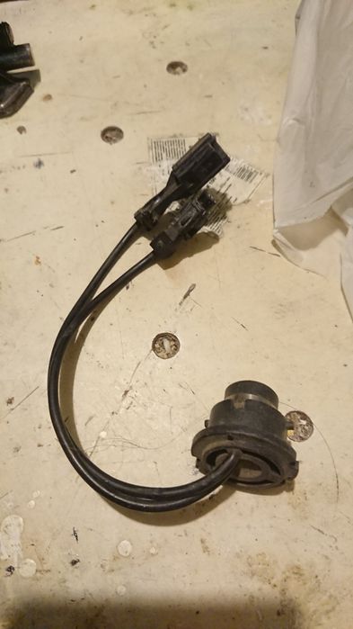 Переходник с D2S на ксенон обычный.