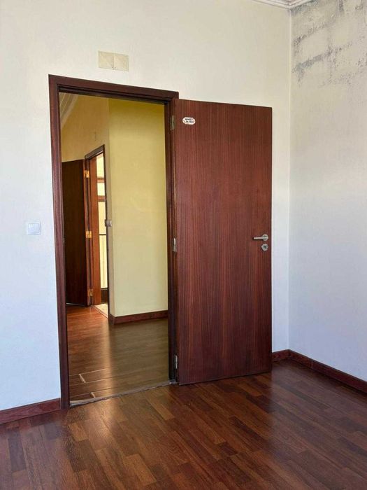 Apartamento T1 com excelente luz natural junto às Olaias