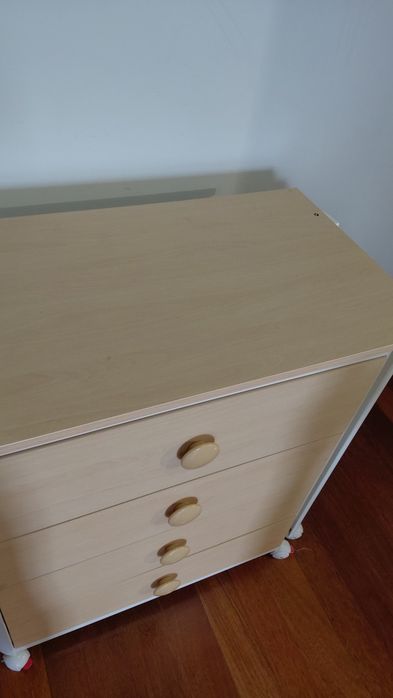 Cómoda muda fraldas com banheira