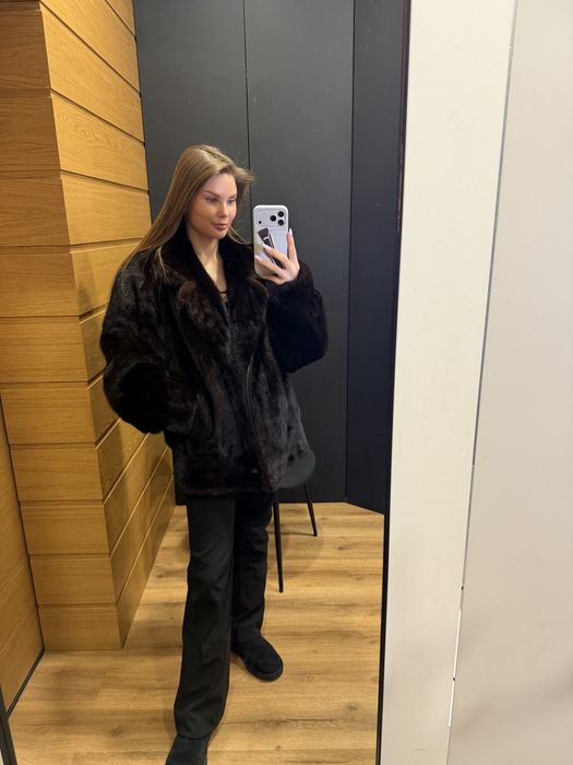 Шуба из норка коричневая средней длины