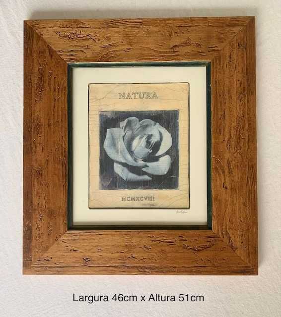 Conjunto de três quadros florais tom azul