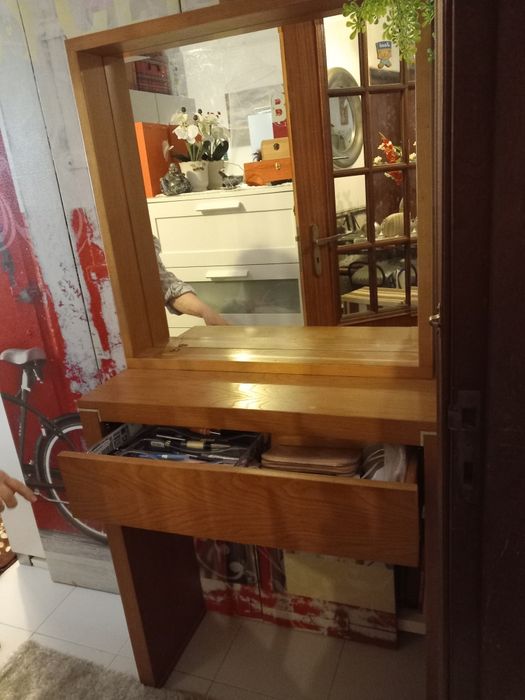 Penteadeira em pinho co espelho e gaveta