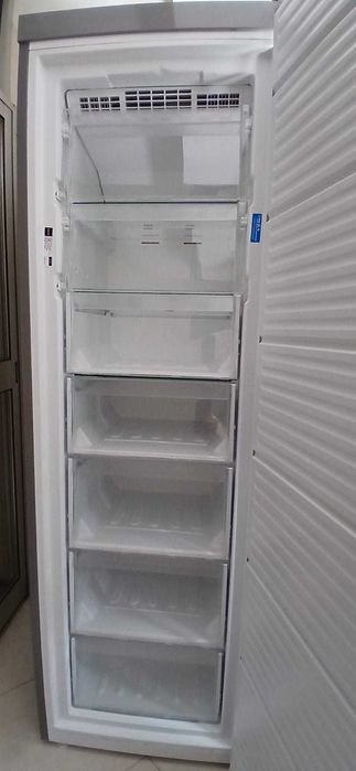Arca Congeladora Vertical Hotpoint