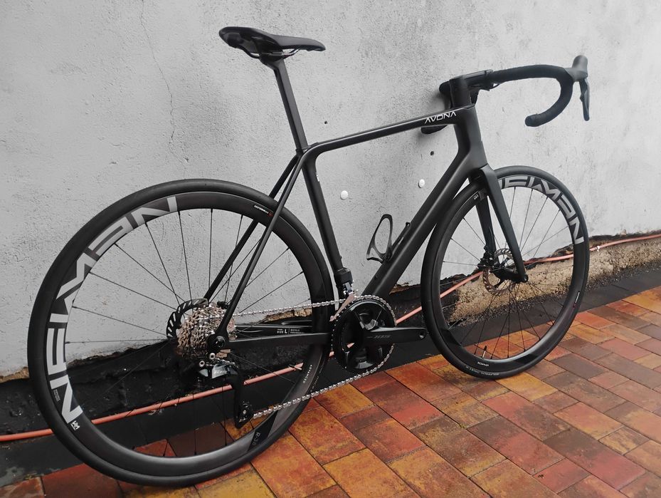 Rower szosowy AVONA Velum - jak nowy 105 di2, koła carbon, trek madone