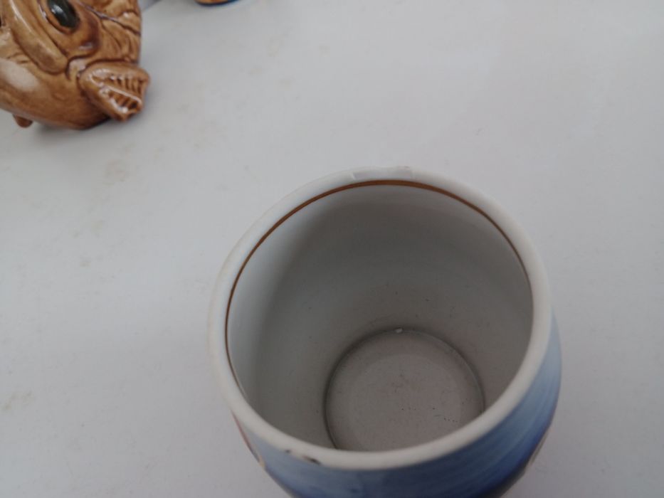 Фарфорова рибка та стопки