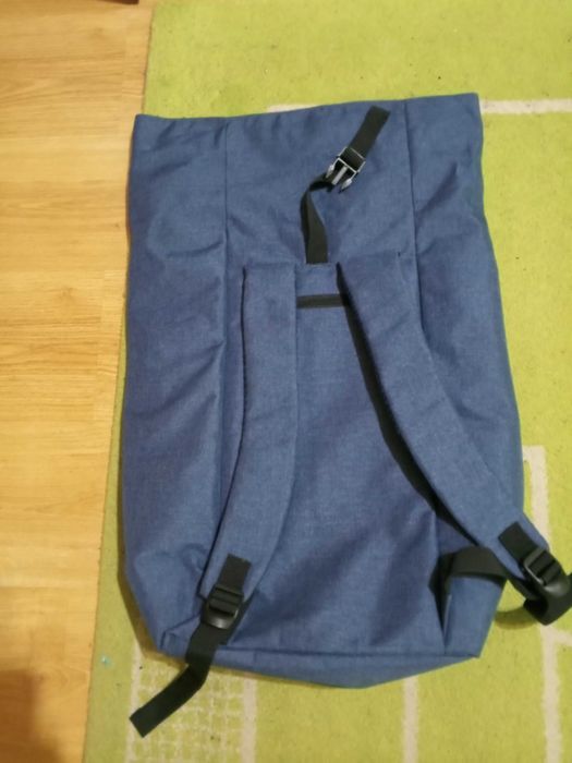 Синий рюкзак для подорожей