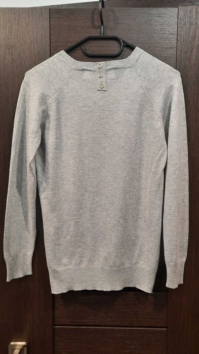 Sweter z kokardkami