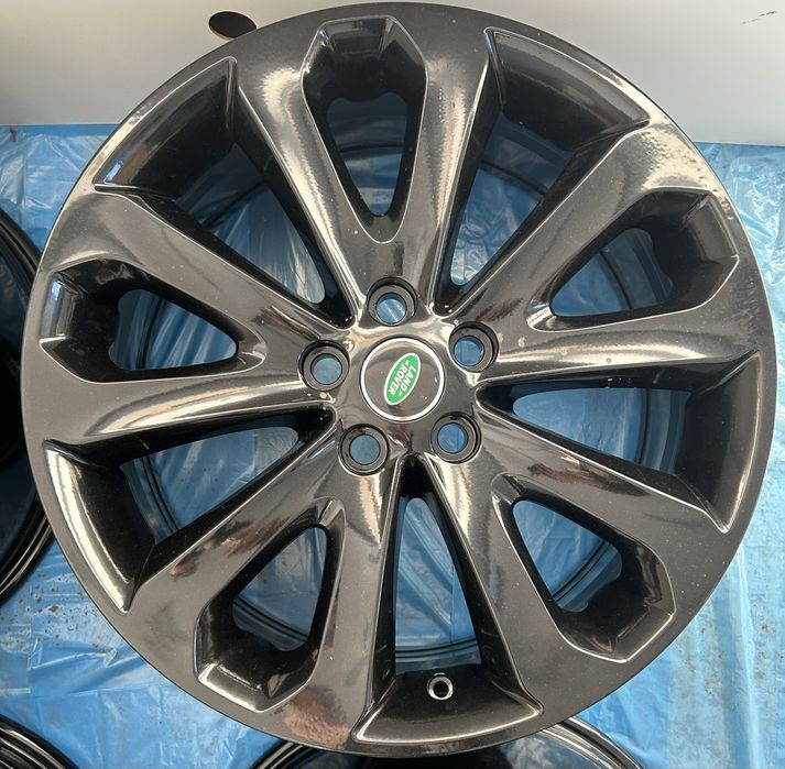 108 Felgi Aluminiowe Oryginał LAND ROVER R 20 5x120 Bardzo Ładne Czarn
