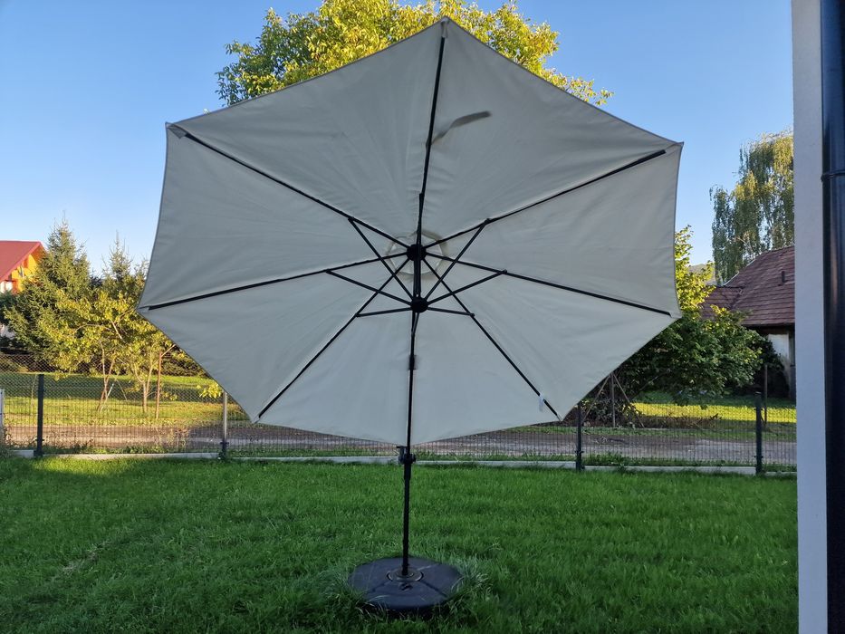 Zestaw ogrodowy Parasol + Stół + Leżaki