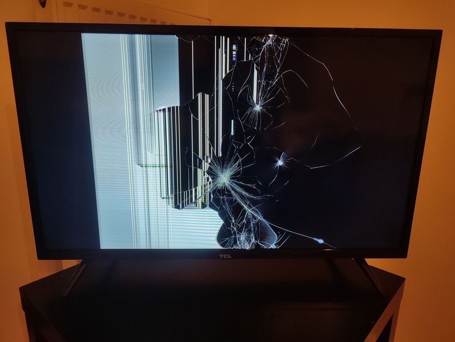 Telewizor TCL 32" uszkodzona matryca