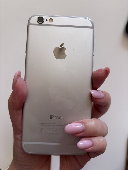 Apple iPhone 6 Silver 16GB Neverlock (оригінальна коробка + оригінальний блок живлення теж входить в комплект). Робочий Touch Id