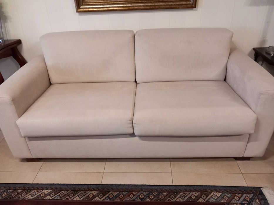 Conjunto de 2 sofás como novos de 3 lugares e de 2 lugares