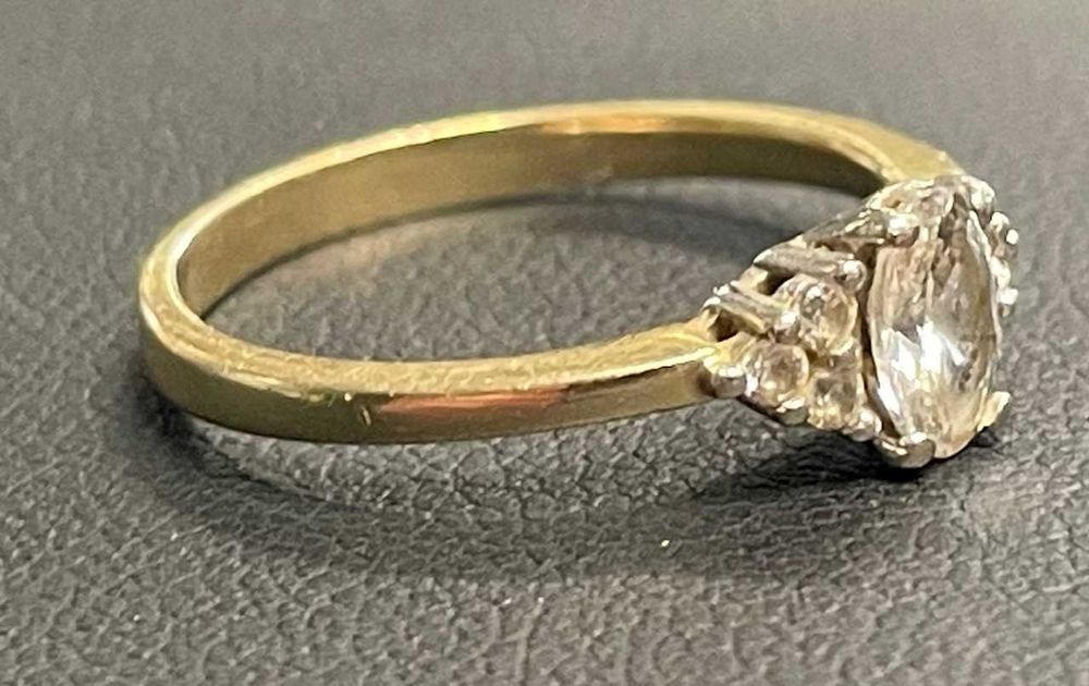 Złoty pierścionek z cyrkoniami 14kt 1,98g R11