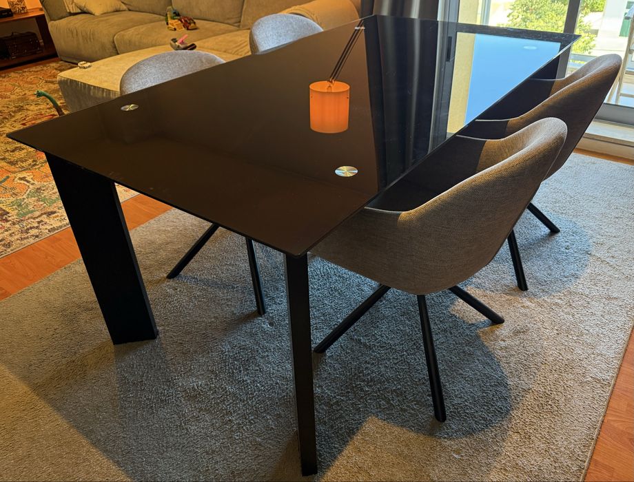 Mesa de jantar + 4 cadeiras
