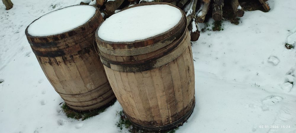 Продам 2 бочки по 180 л. з акації.