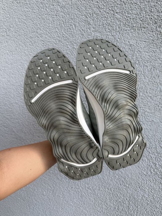 кроссовки Nike оригинал motiva light 40 размер