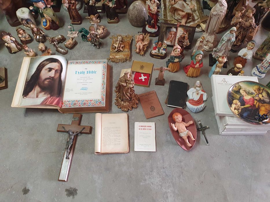 Grande Coleção de Arte Sacra, Santos, Presépios e Objetos Religiosos | Lote Completo