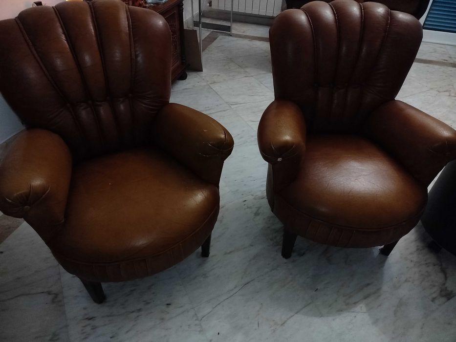2 poltronas em pele