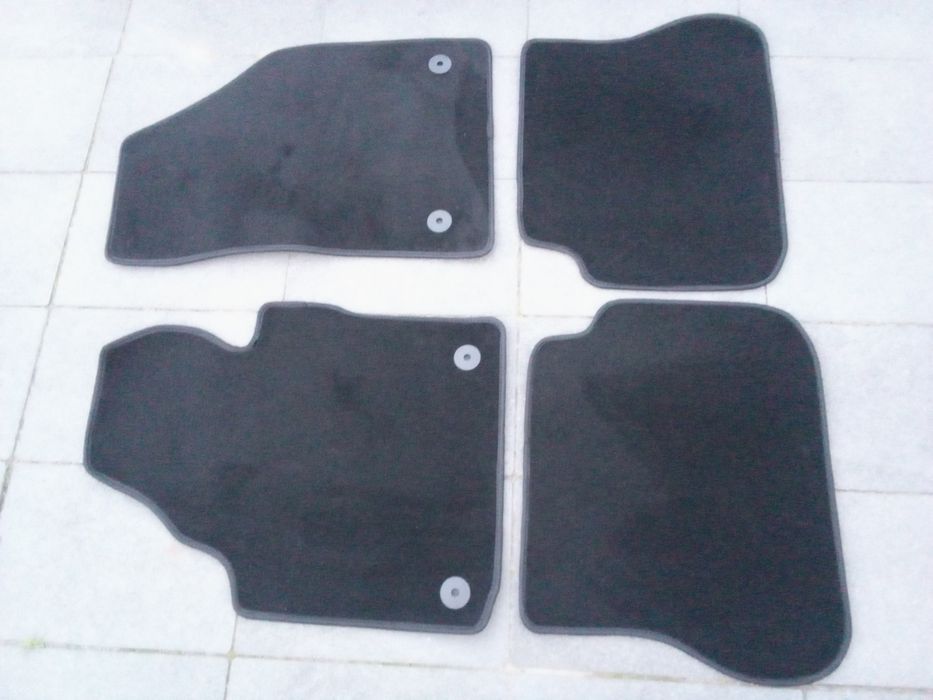 Dywaniki Welurowe VW Caddy 5 osób Czarne