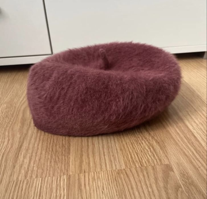 Beret w stanis bardzo dobrym