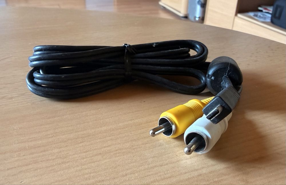 Przewód mini USB -  RCA do starszych apratow kamer