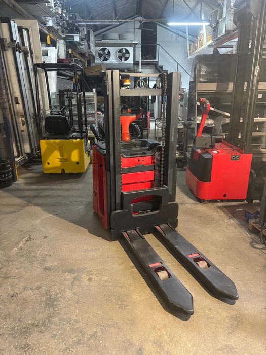 stacker linde L12 AP