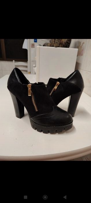 Botas pelo tornozelo