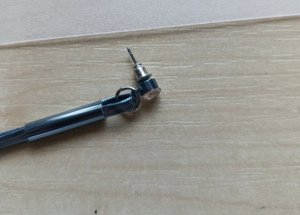 wiszące metaliczne niebieskie kolczyki z cyrkonią