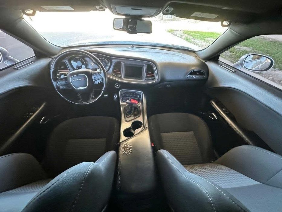 Dodge Challenger SXT      2020