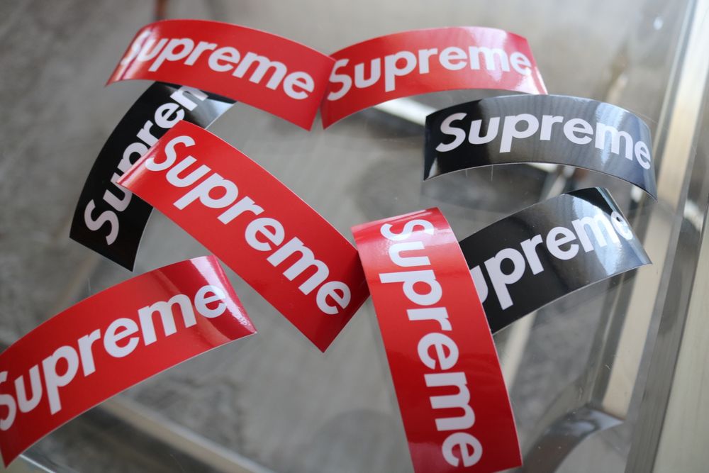 Naklejki supreme oryginalne czarne i czerwone