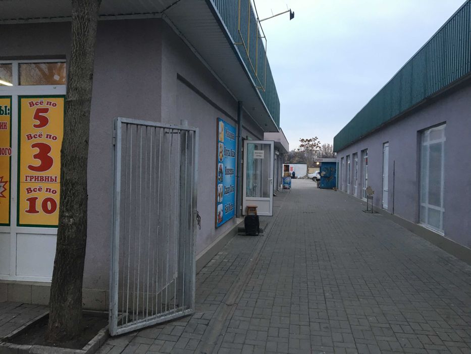 Октябрське ринок "Фенікс" магазин 25 кв.м. прохідняк