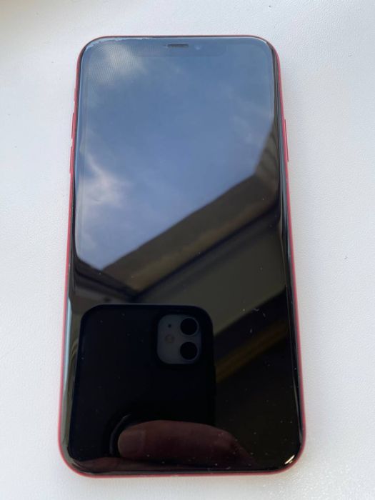 Телефон IPhone 11