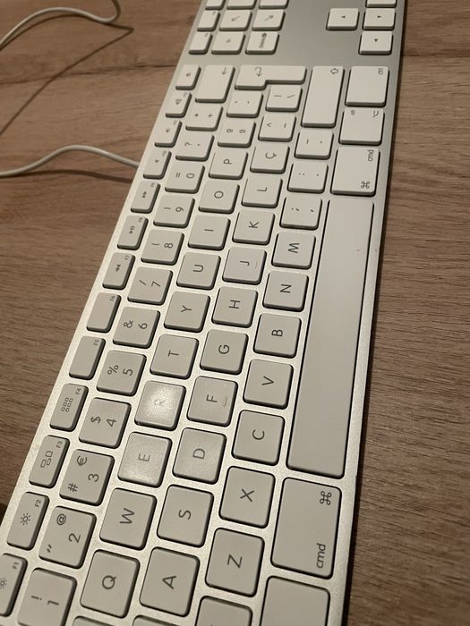Teclado Apple com numpad e USB449116685373941761