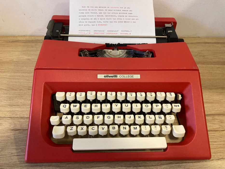 Máquina de Escrever  ***  Olivetti College