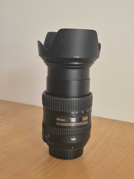 Objectiva Nikon AF-S DX Zoom 16-85mm f/3.5-5.6G ED VR