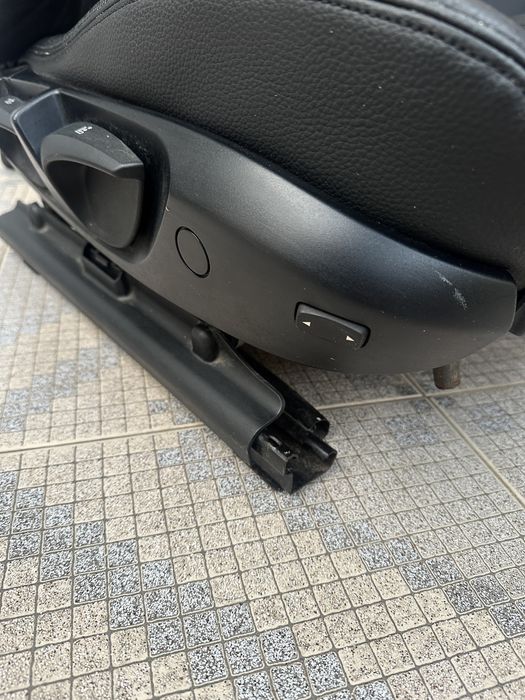 Bancos BMW Serie 1 Pack M + Quartelas - Pele