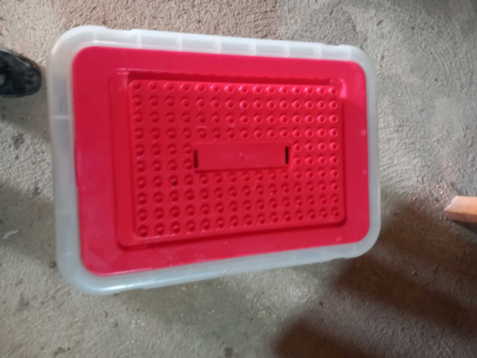 Caixa com peças de legos ideal para crianças