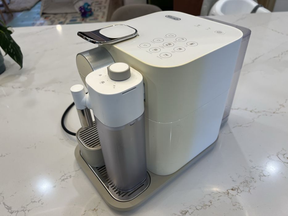 Maquina café nespresso Gran Latissima delonghi em perfeitas condições