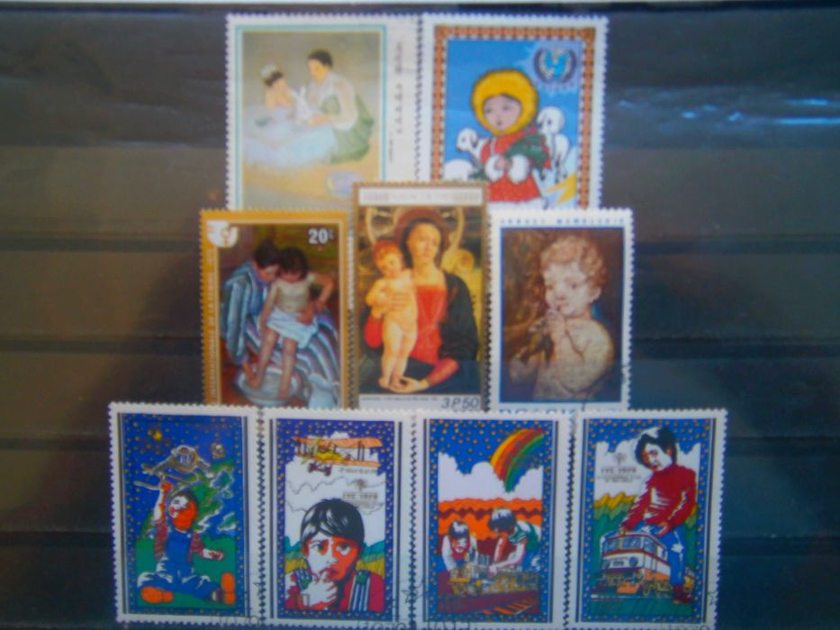 40 selos do tema Crianças todos diferentes